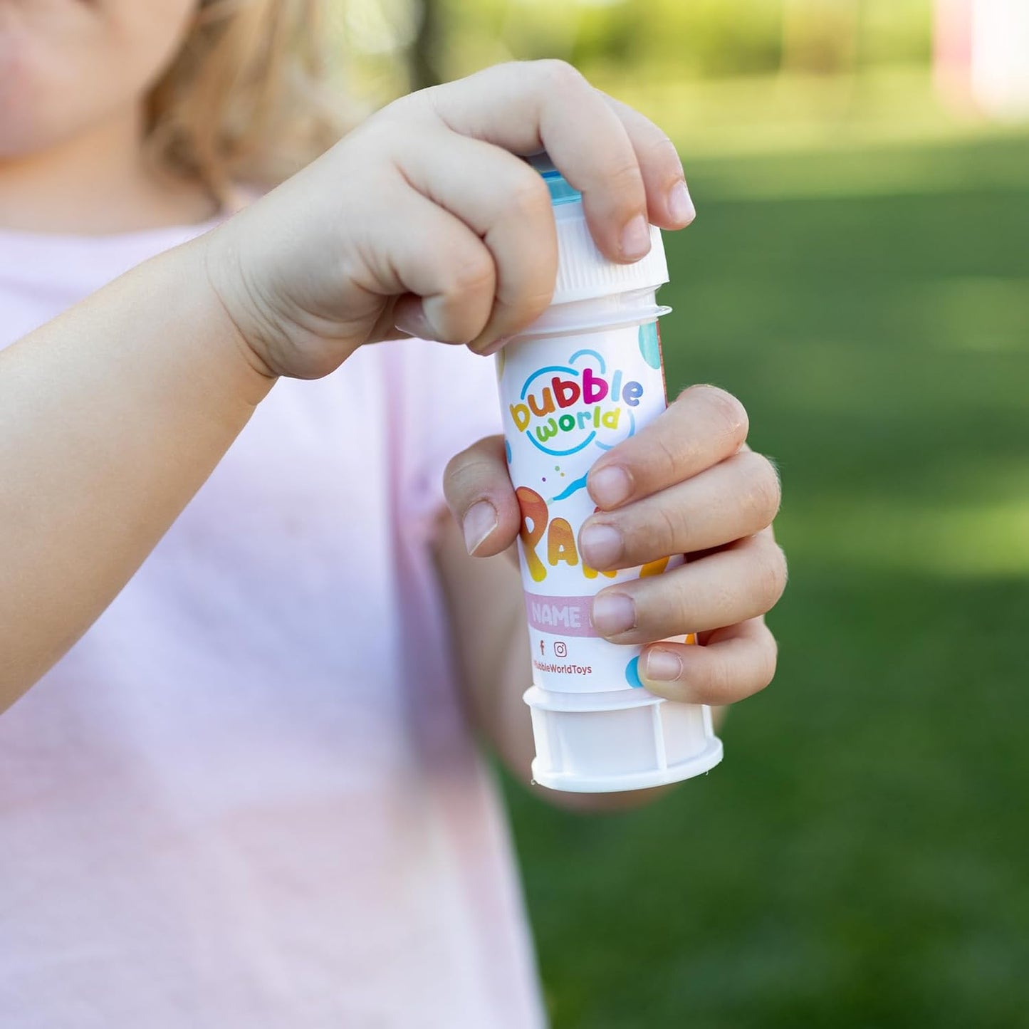 Bubble World - Party Bubbles - Bolle di Sapone - Confezione da 12pz - Tubetti monocolore e soffiatore integrato - Made in Italy