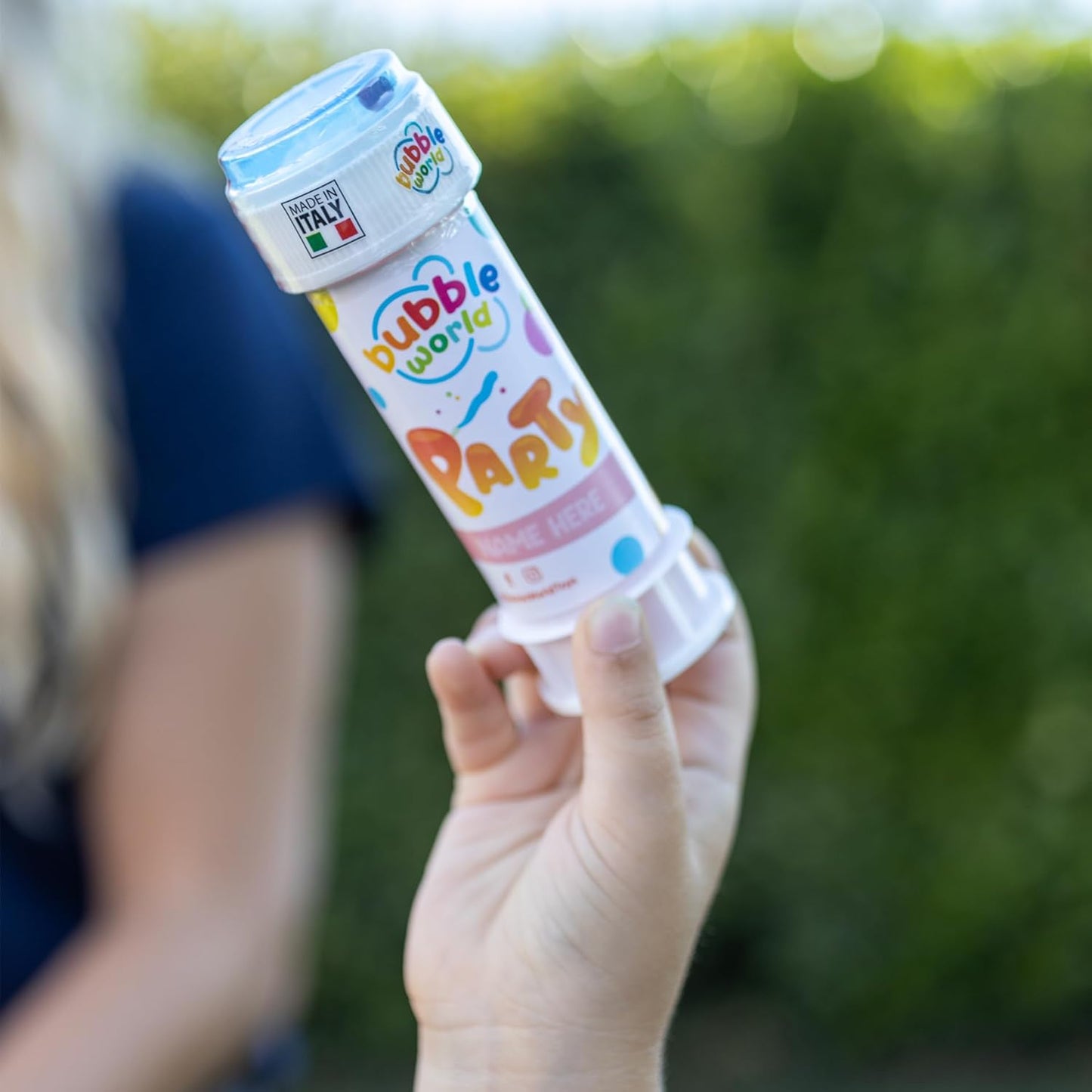 Bubble World - Party Bubbles - Bolle di Sapone - Confezione da 12pz - Tubetti monocolore e soffiatore integrato - Made in Italy