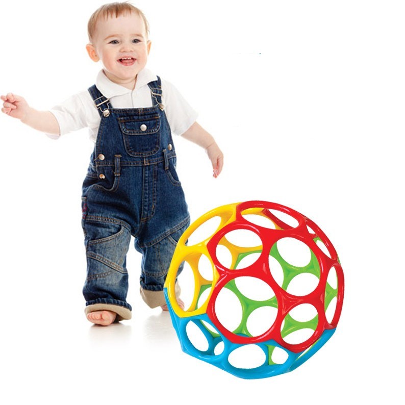 Oball Classic, Palla Morbido e Flessibile Facile da Maneggiare, Giocattolo di Attività Sensoriale per Bambini di tutte le età, Multicolore - Pop-Art Milano