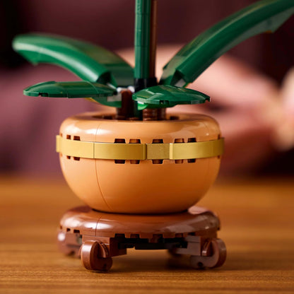 LEGO Botanicals Mini-Orchidea - Idee Regalo Donna o per la Festa della Mamma - Set con Fiori Finti e Vaso, Bocciolo e Foglie Artificiali da Costruire, Botanical Collection per Adulti - 10343